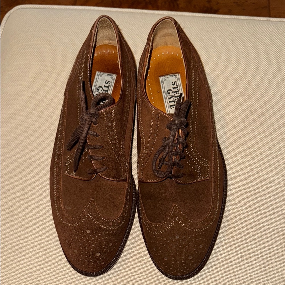 Brown Leather Oxfords with Classic Design